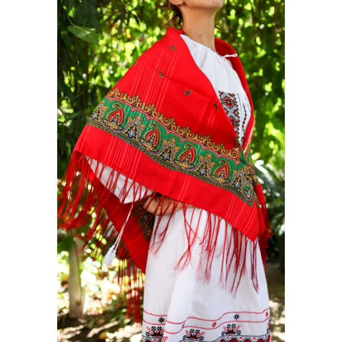 Batic traditional Amanda rosu