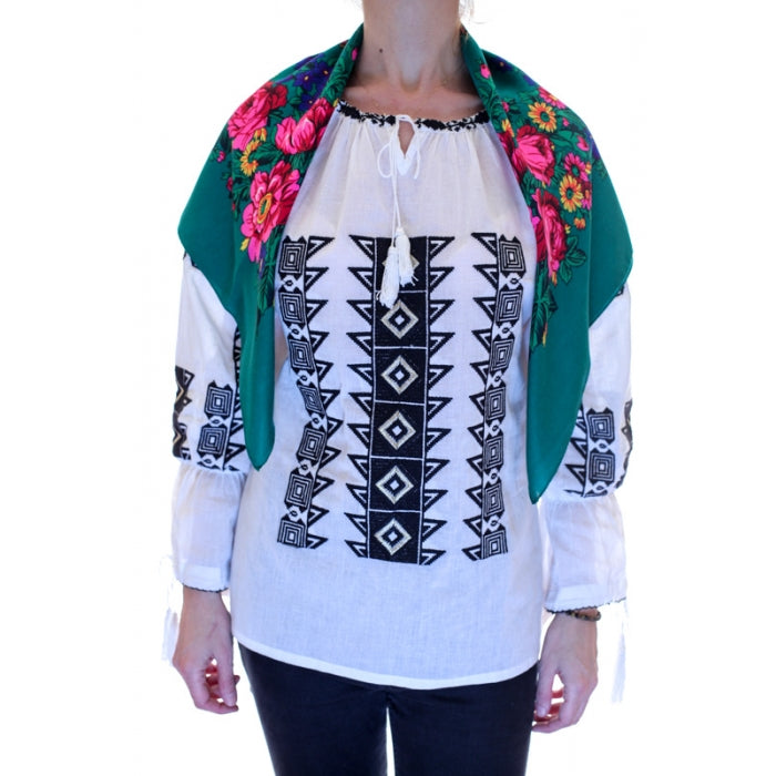 Batic traditional cu motive florale verde