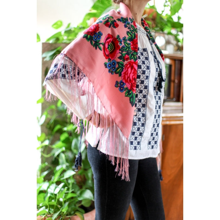 Batic traditional  inflorat maci2