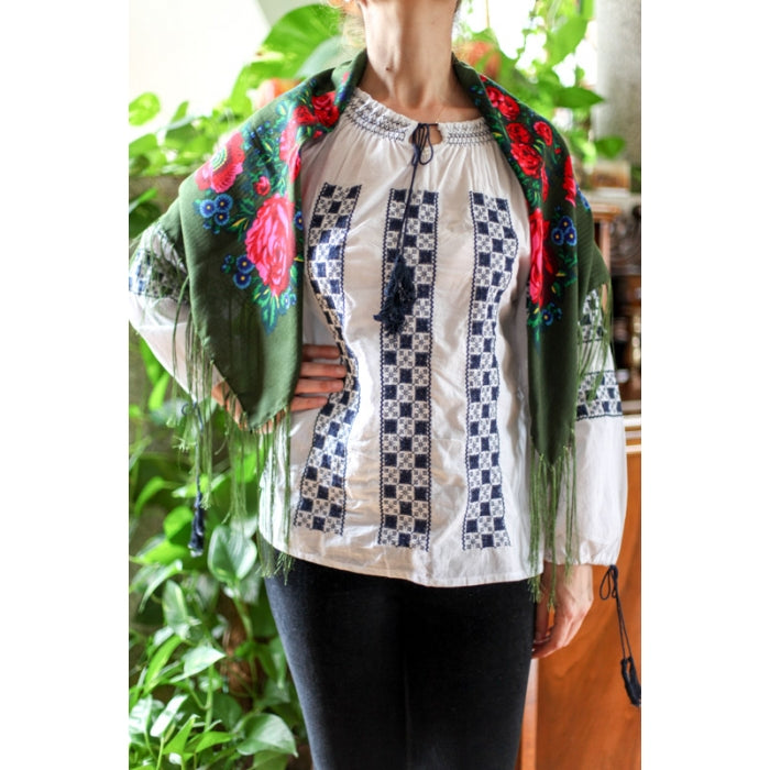 Batic traditional  inflorat maci7