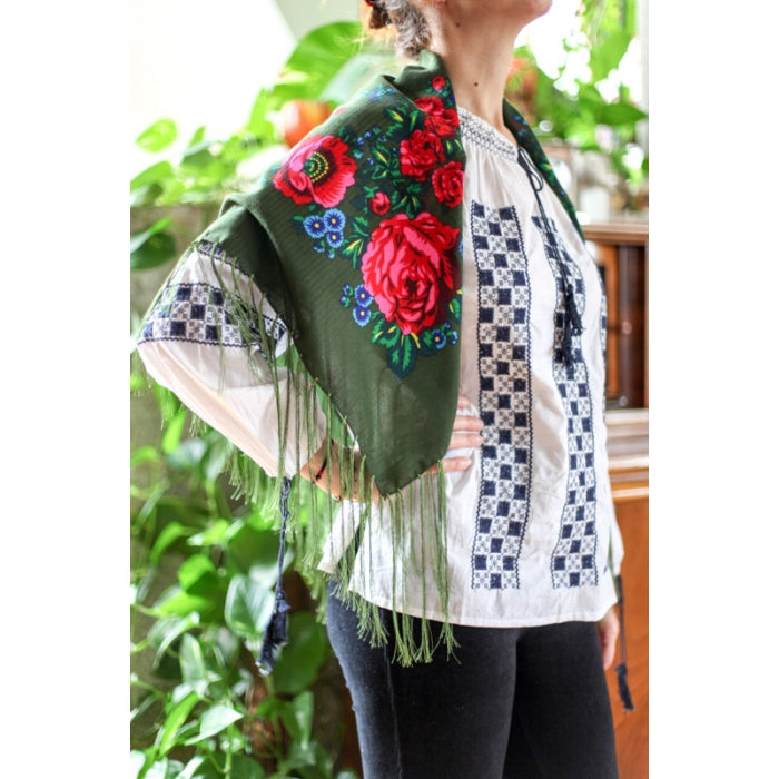 Batic traditional  inflorat maci7