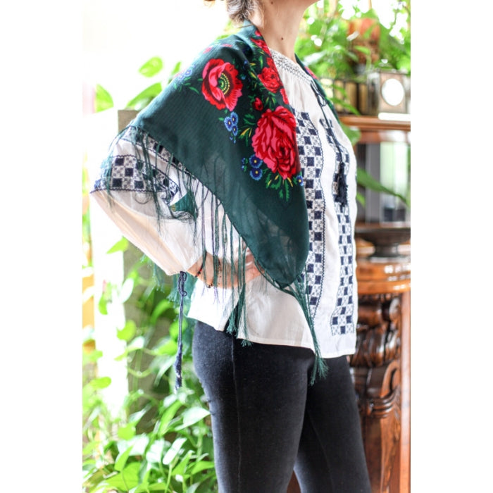 Batic traditional  inflorat maci9