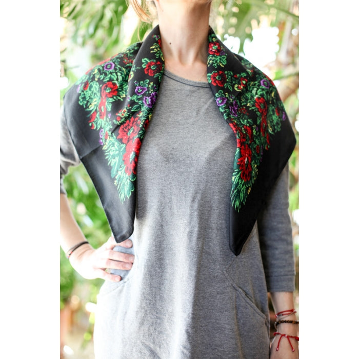 Batic traditional negru cu flori2