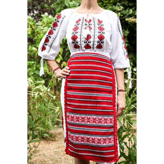 Catrinta brodata cu model traditional romanesc
