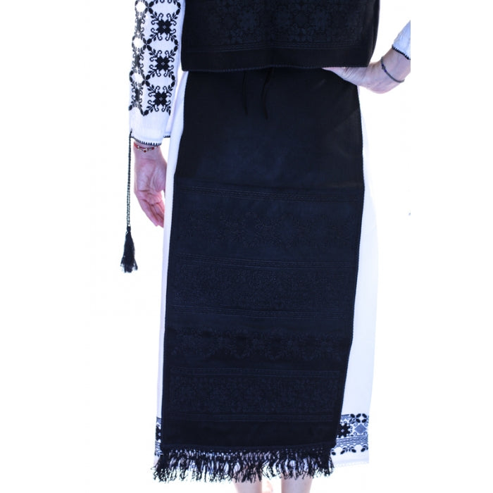 Costum traditional set cu motive geometrice2