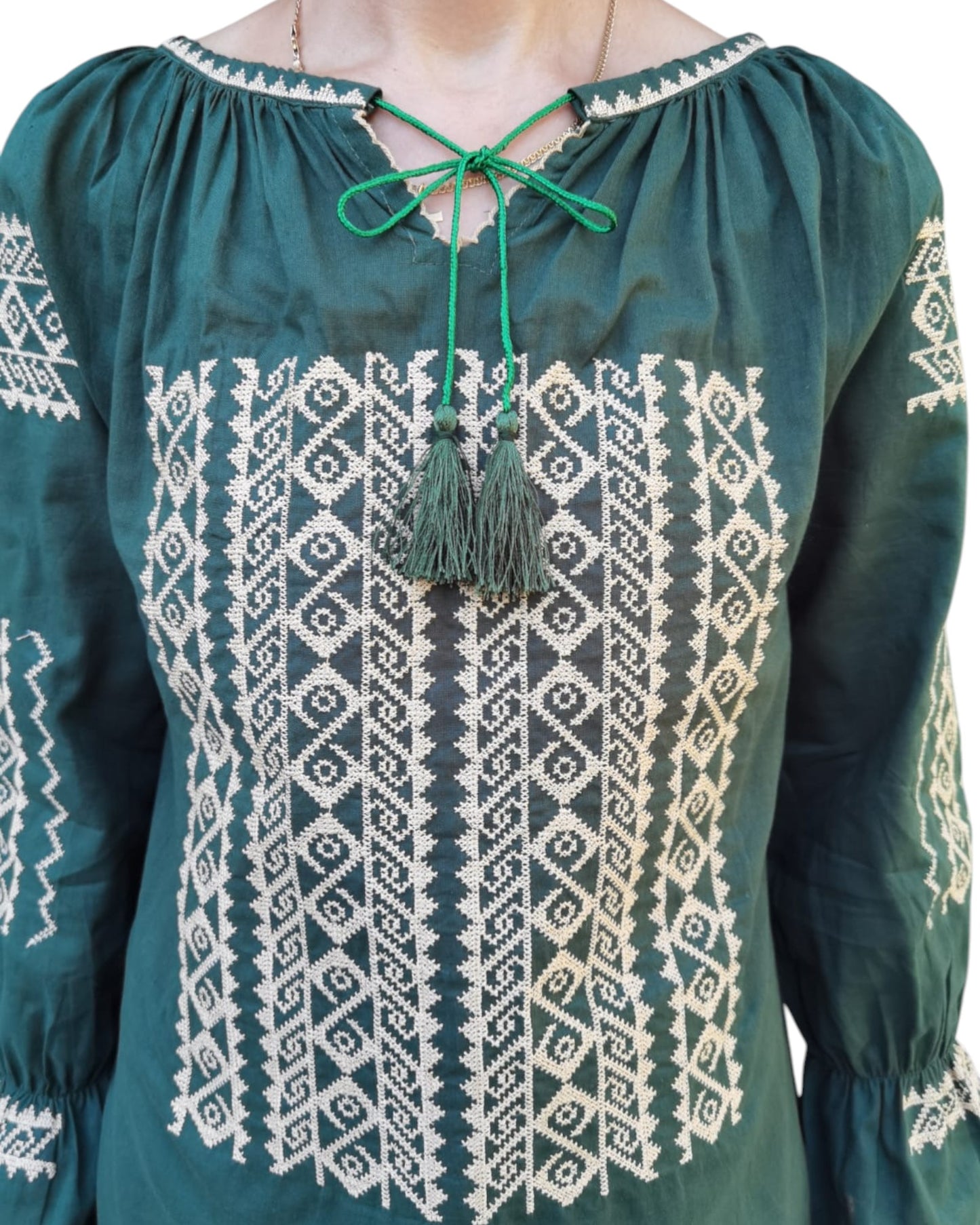 Ie Tradițională Românească Verde cu Broderie Bej – Model Autentic pentru Femei