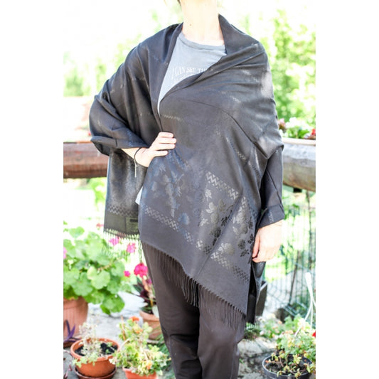 Esarfa neagra cu franjuri2