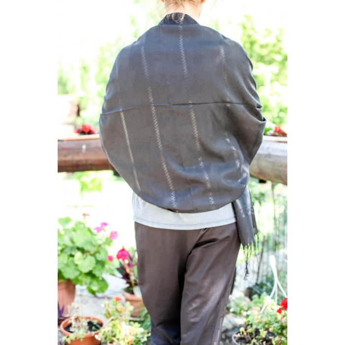 Esarfa neagra cu franjuri2