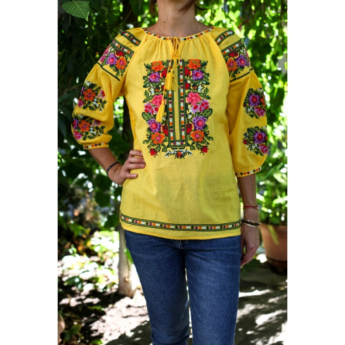 Ie romaneasca traditionala galbena