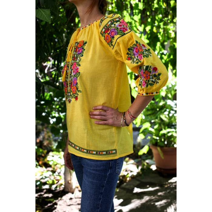 Ie romaneasca traditionala galbena