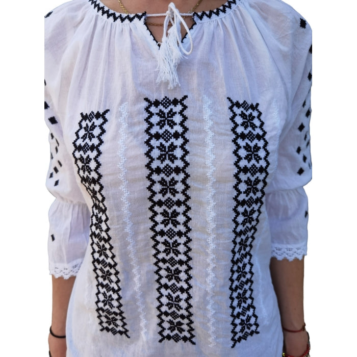 Ie Traditionala Cristina3