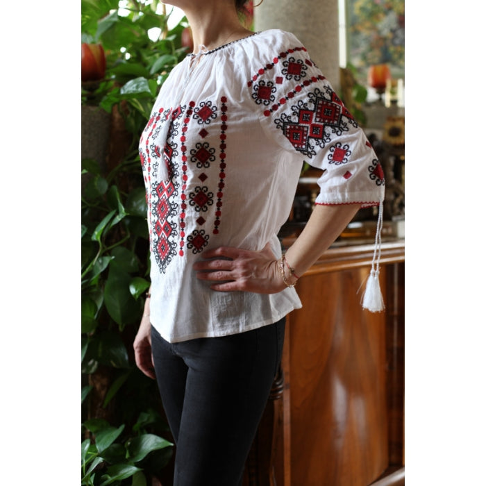 Ie traditionala Melania10