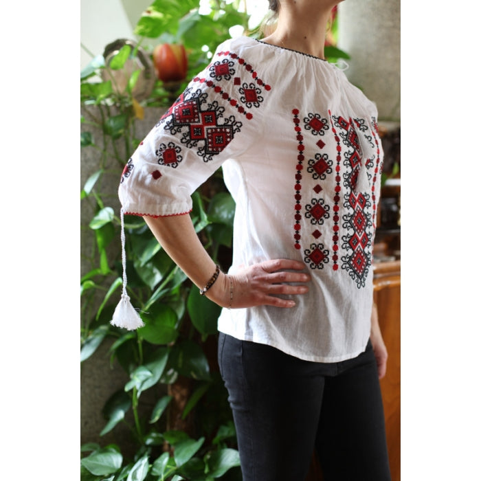 Ie traditionala Melania10