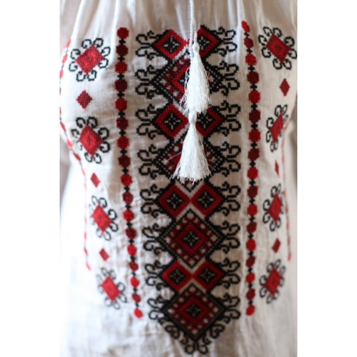 Ie traditionala Melania11