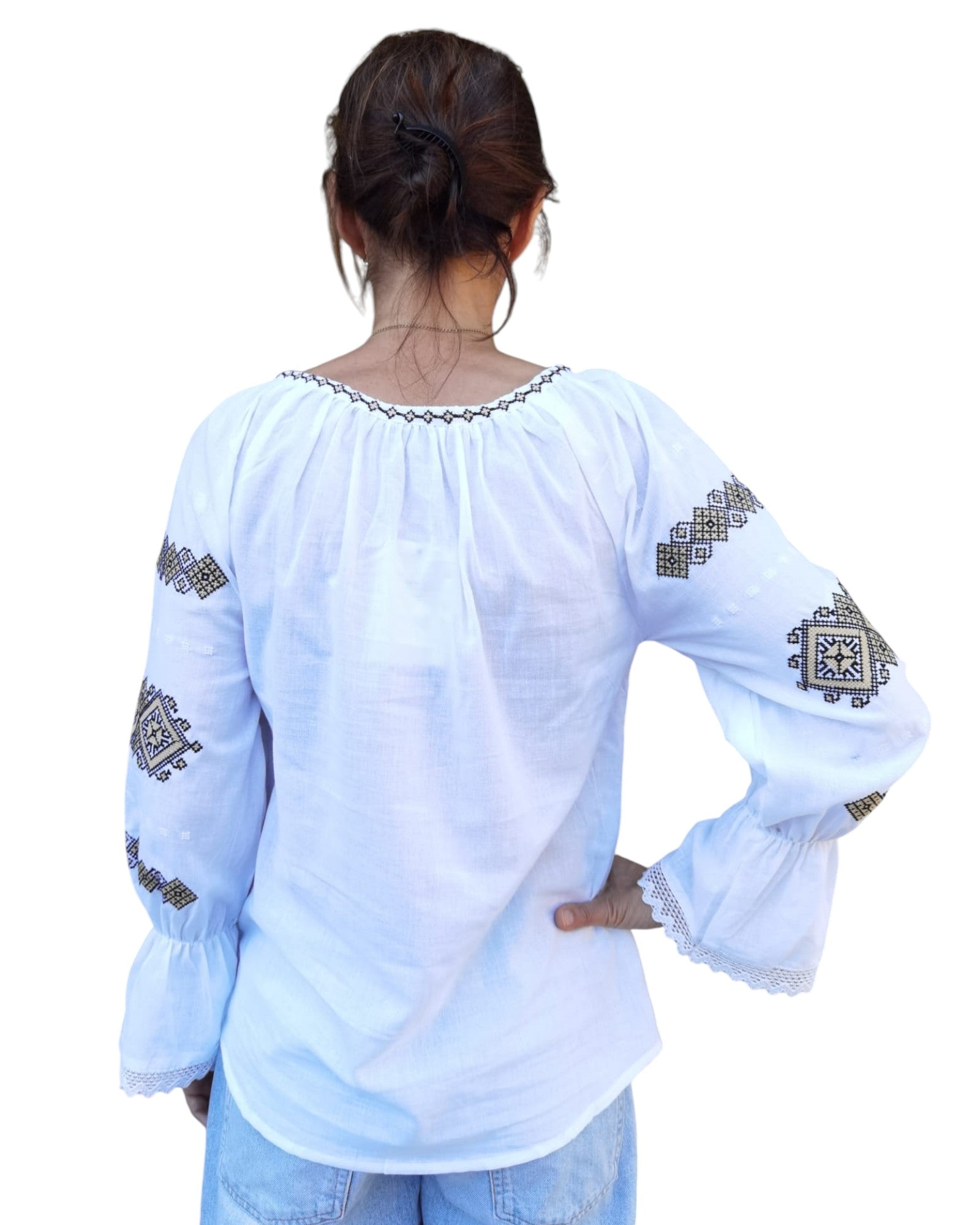 Ie Tradițională Românească Albă cu Broderie Bej și Negru – Model Autentic pentru Femei