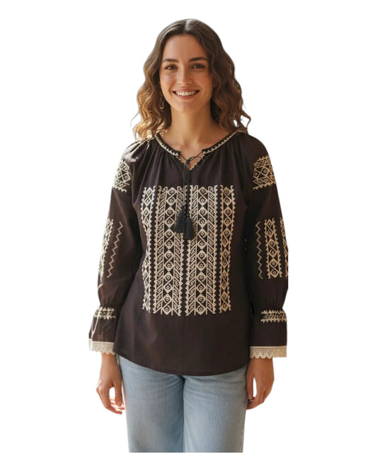 Ie Tradițională Românească Neagră cu Broderie Bej – Model Autentic și Elegant