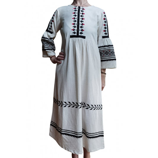 Rochie Tradițională din In cu Broderie Neagră și Roșie – Stil Autentic Românesc, Mărimi S-3XL