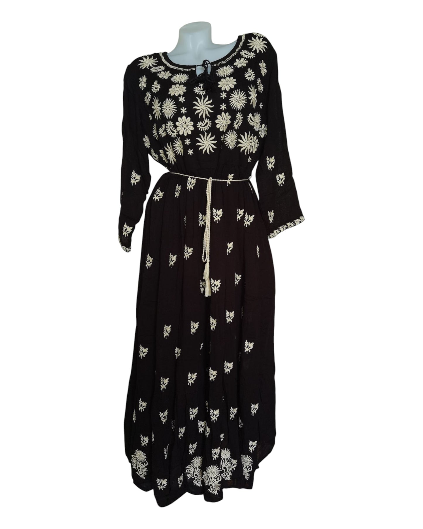 Rochie tradițională neagră din vâscoză cu broderie bej – mărimi S–3XL