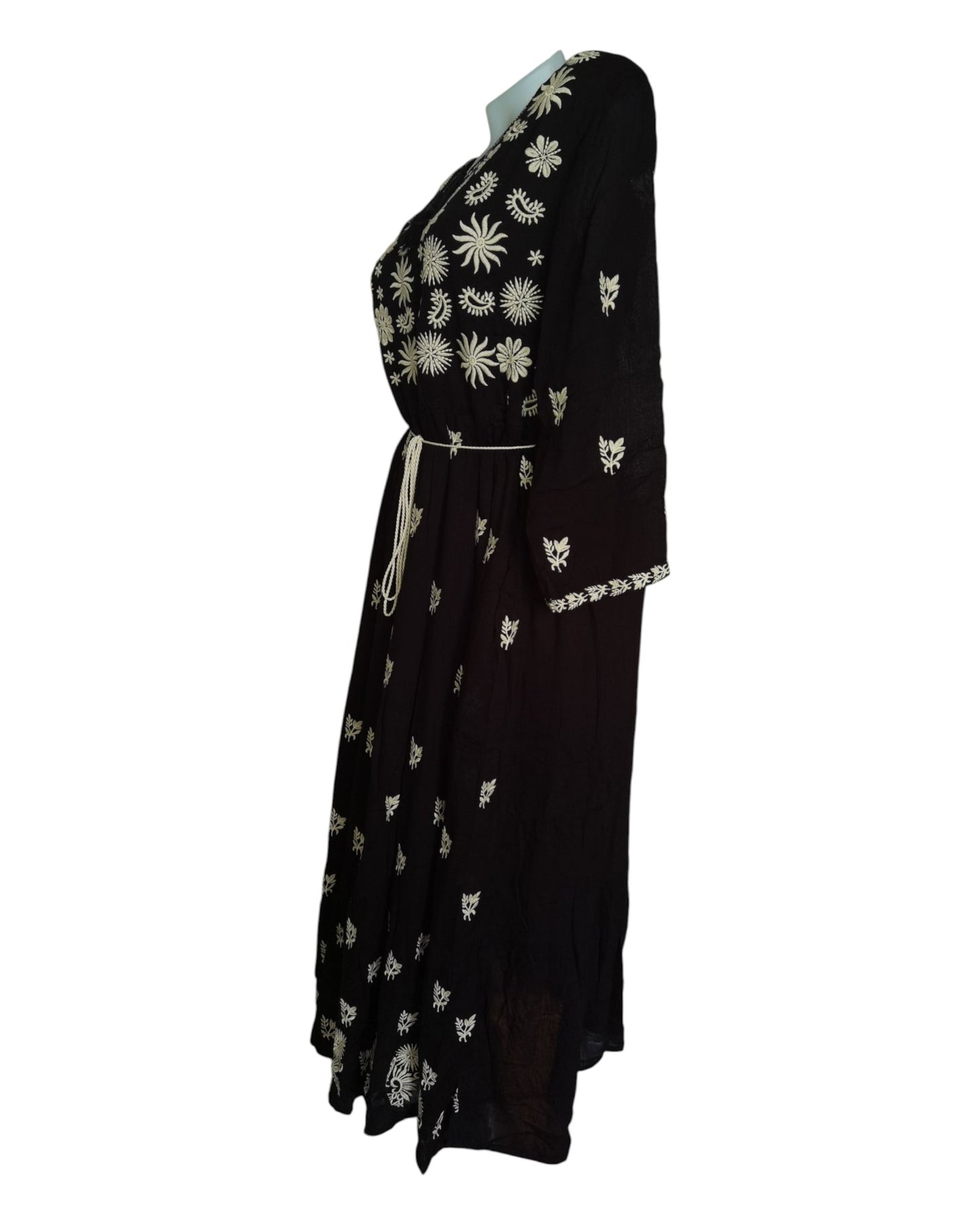 Rochie tradițională neagră din vâscoză cu broderie bej – mărimi S–3XL