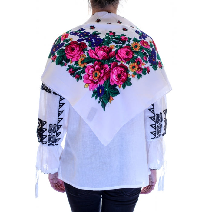 Batic traditional cu motive florale alb