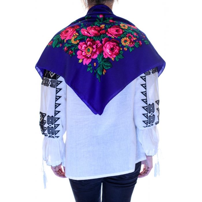 Batic traditional cu motive florale albastru