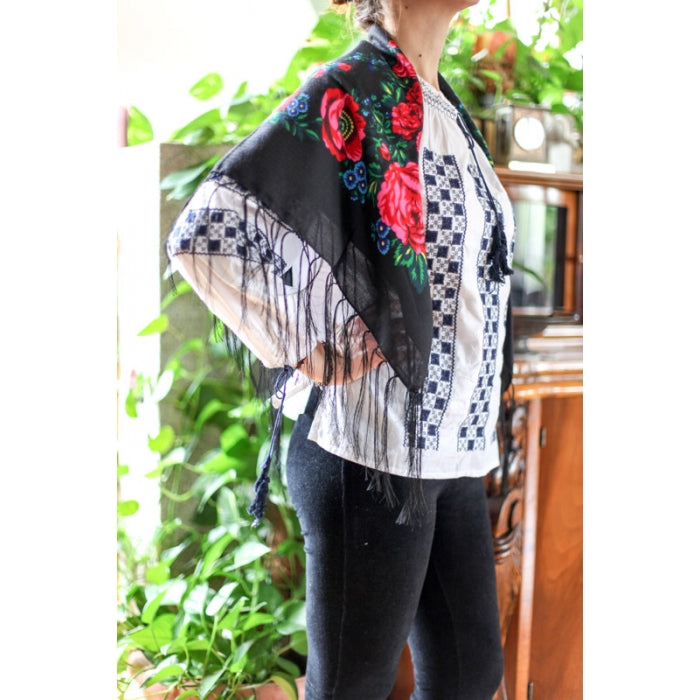 Batic traditional  inflorat maci10