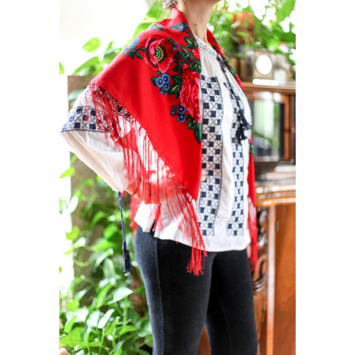 Batic traditional  inflorat maci4