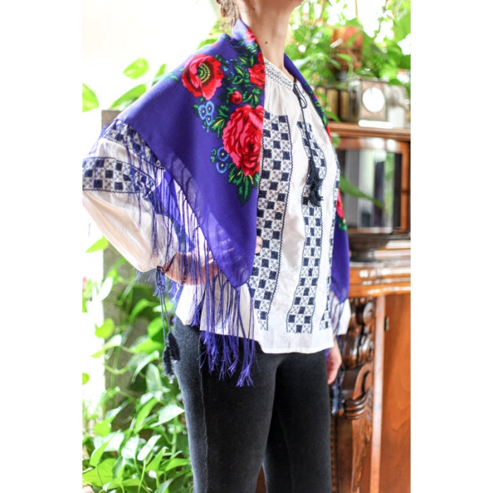 Batic traditional  inflorat maci6