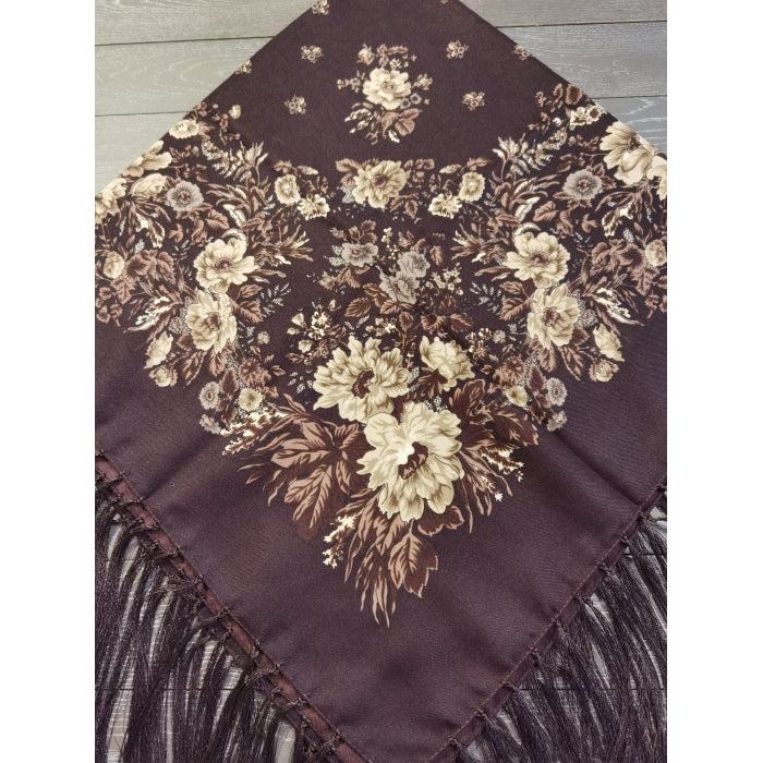 Batic traditional maro cu flori bej si franjuri