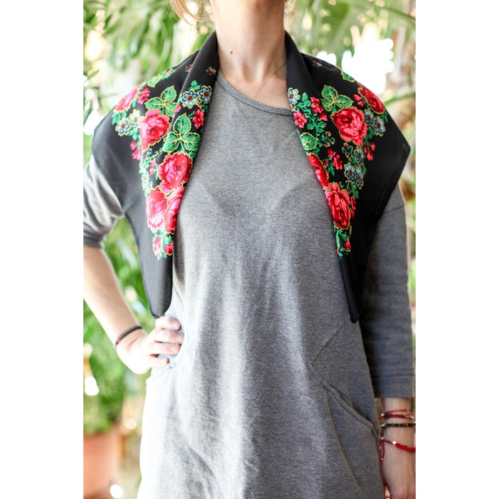 Batic traditional negru cu flori Adina6