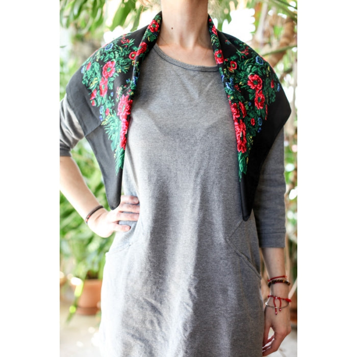 Batic traditional negru cu flori3