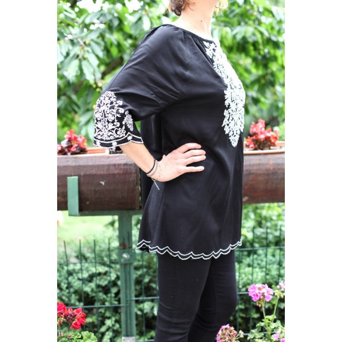 Bluza Brodata cu motive Traditionala