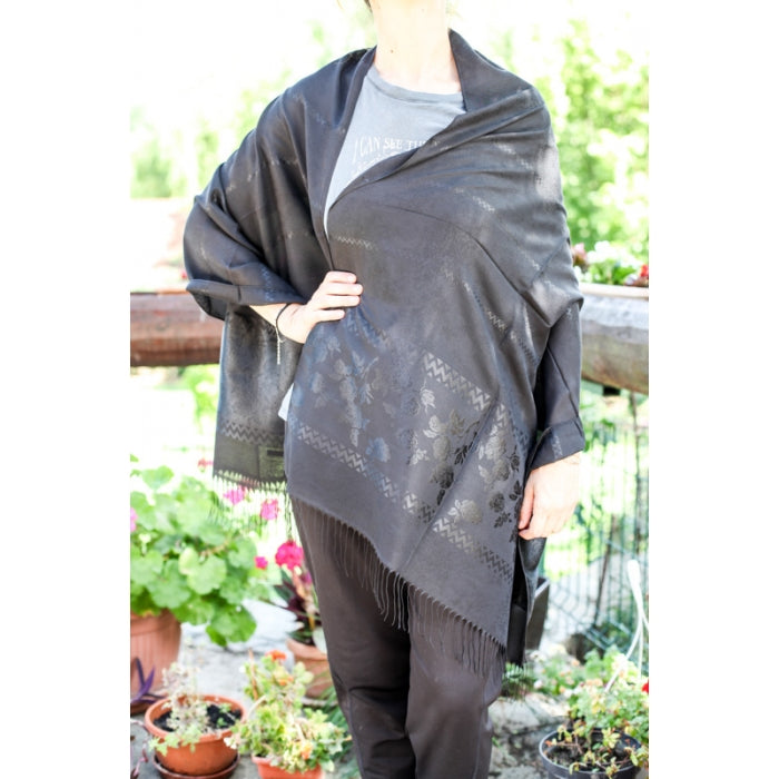 Esarfa neagra cu franjuri2