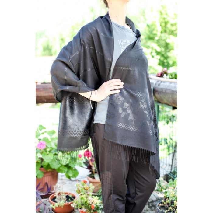 Esarfa neagra cu franjuri2