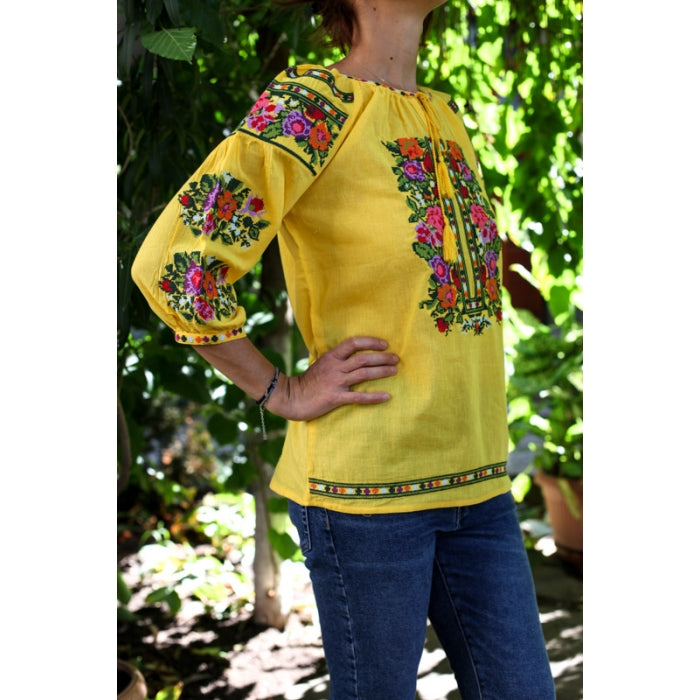 Ie romaneasca traditionala galbena