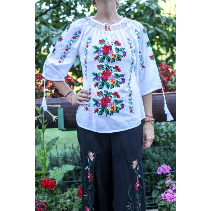 Ie Traditionala brodata cu flori