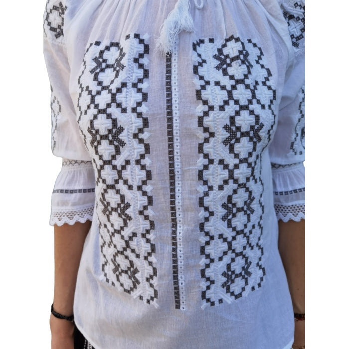 Ie Traditionala Cristina12