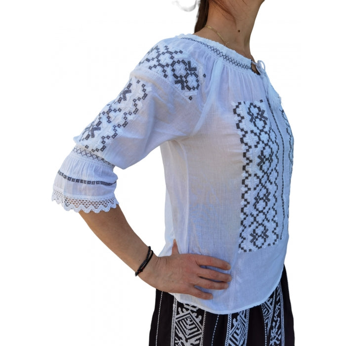 Ie Traditionala Cristina12