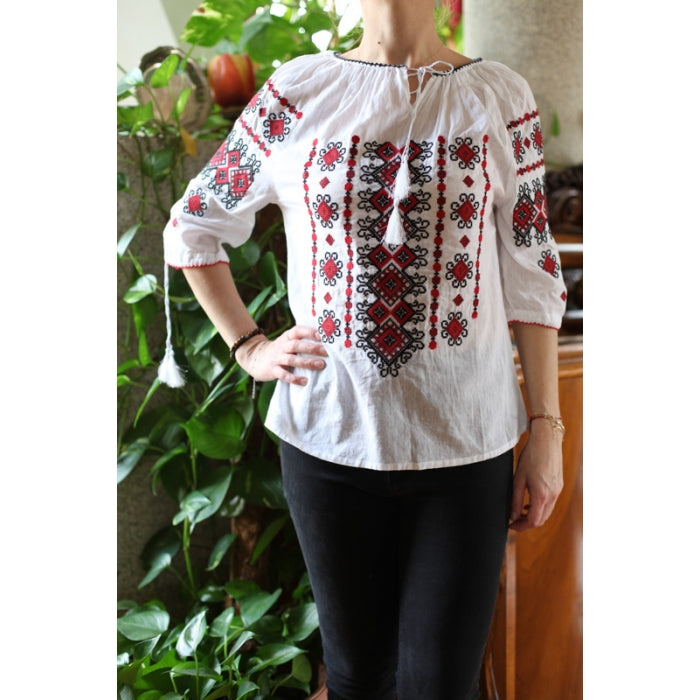 Ie traditionala Melania10