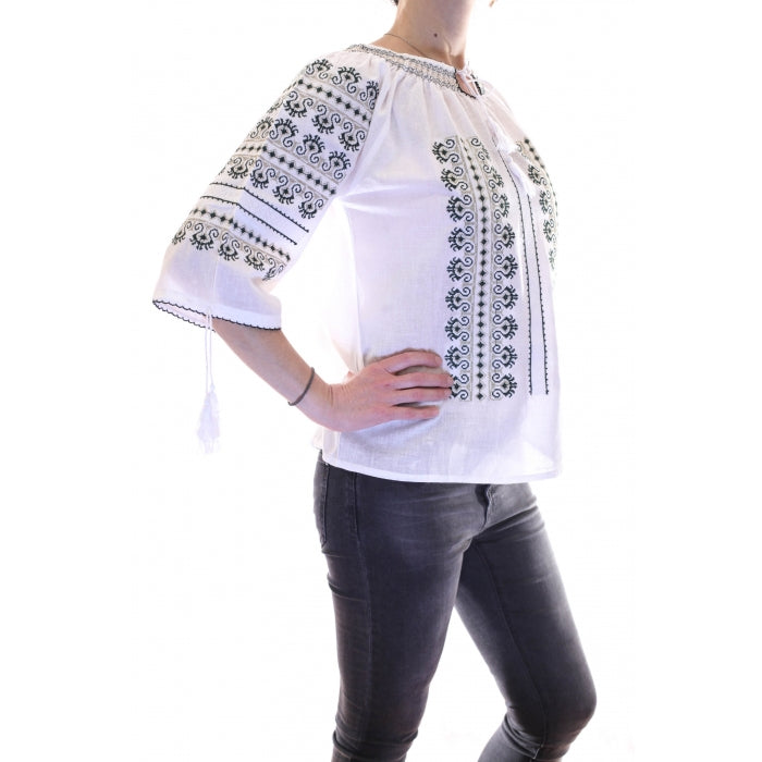 Ie Traditionala Teodosia3