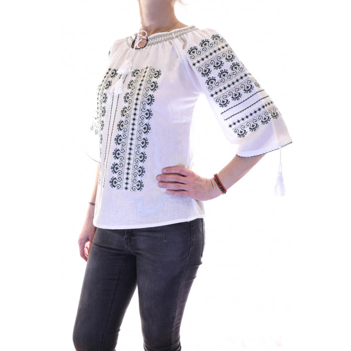 Ie Traditionala Teodosia3