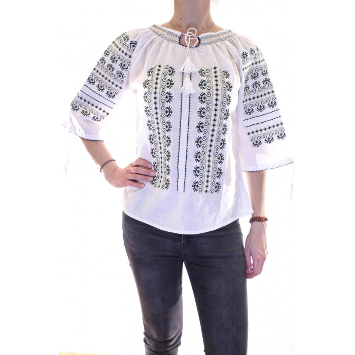 Ie Traditionala Teodosia3