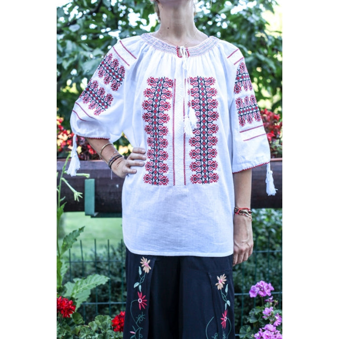 Ie Traditionala Teodosia4