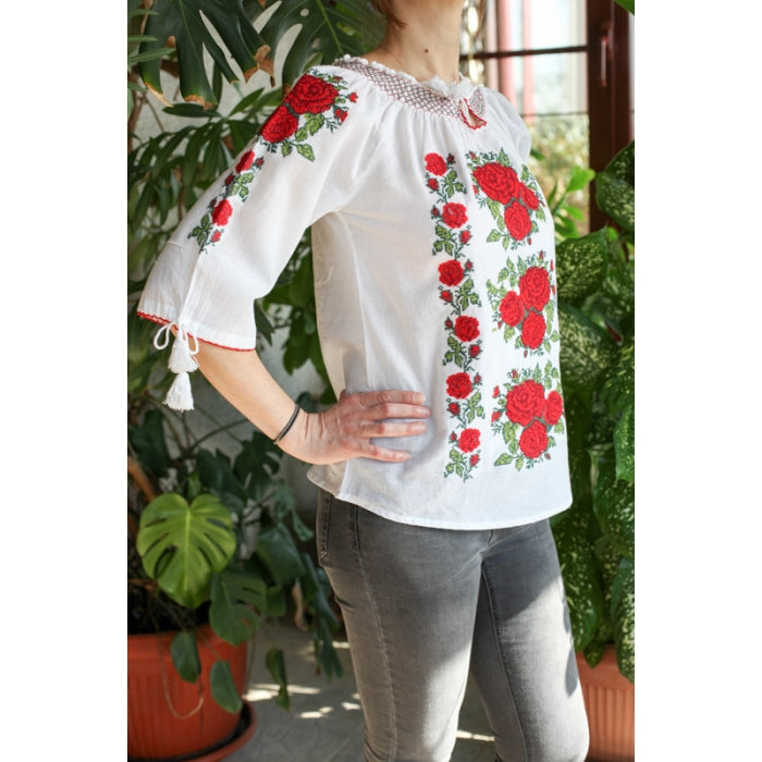 Ie Traditionala Trandafira14